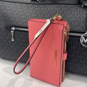 MICHAEL KORS LARGE DOUBLE ZIP WRISTLET WALLET PHONE CASE CLUTCH 
Tea Rose
